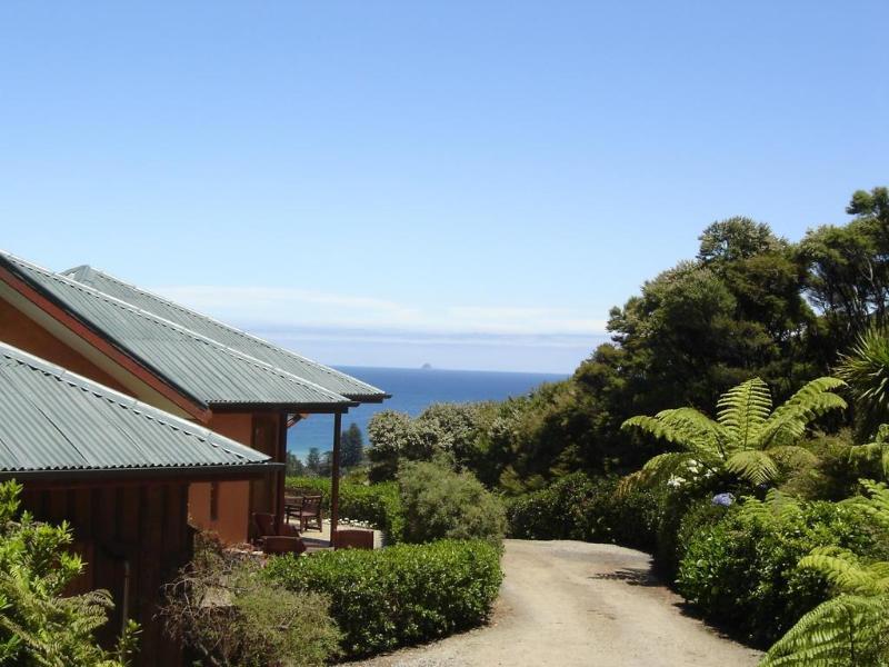 Earthsong Lodge Tryphena Exterior photo